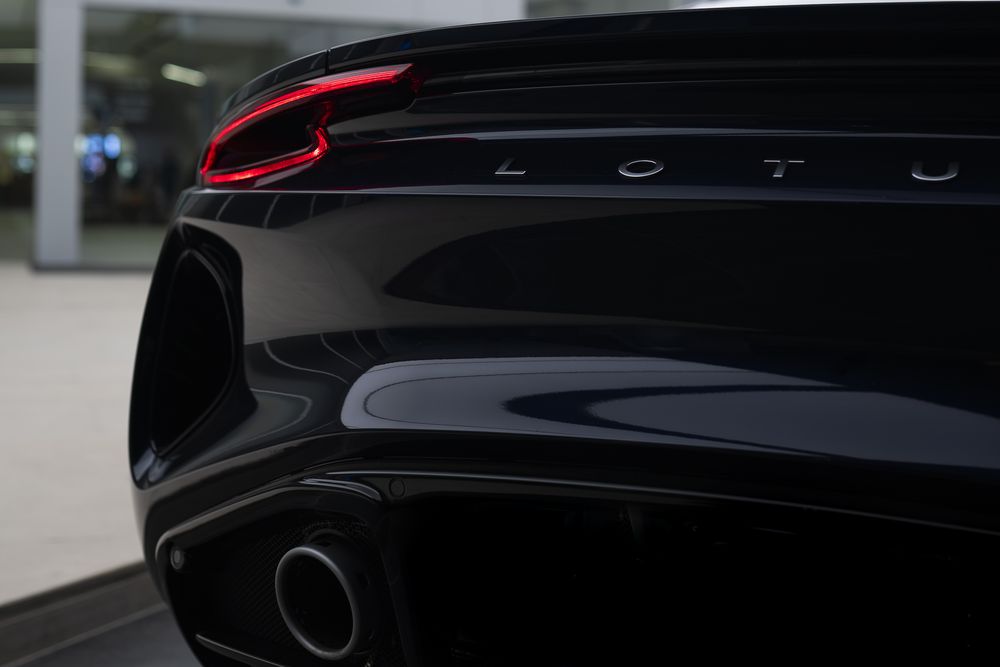 LOTUS Emira — 10