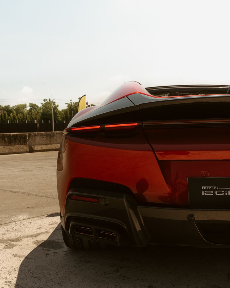 ferrari 12cilindri — 08