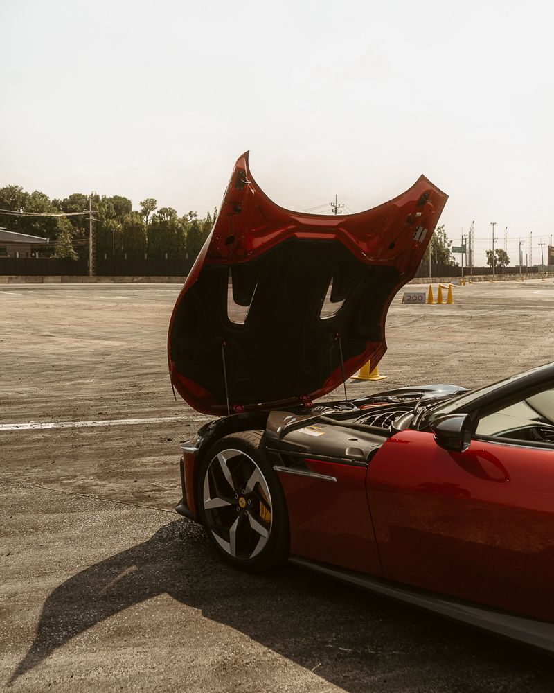 ferrari 12cilindri — 13