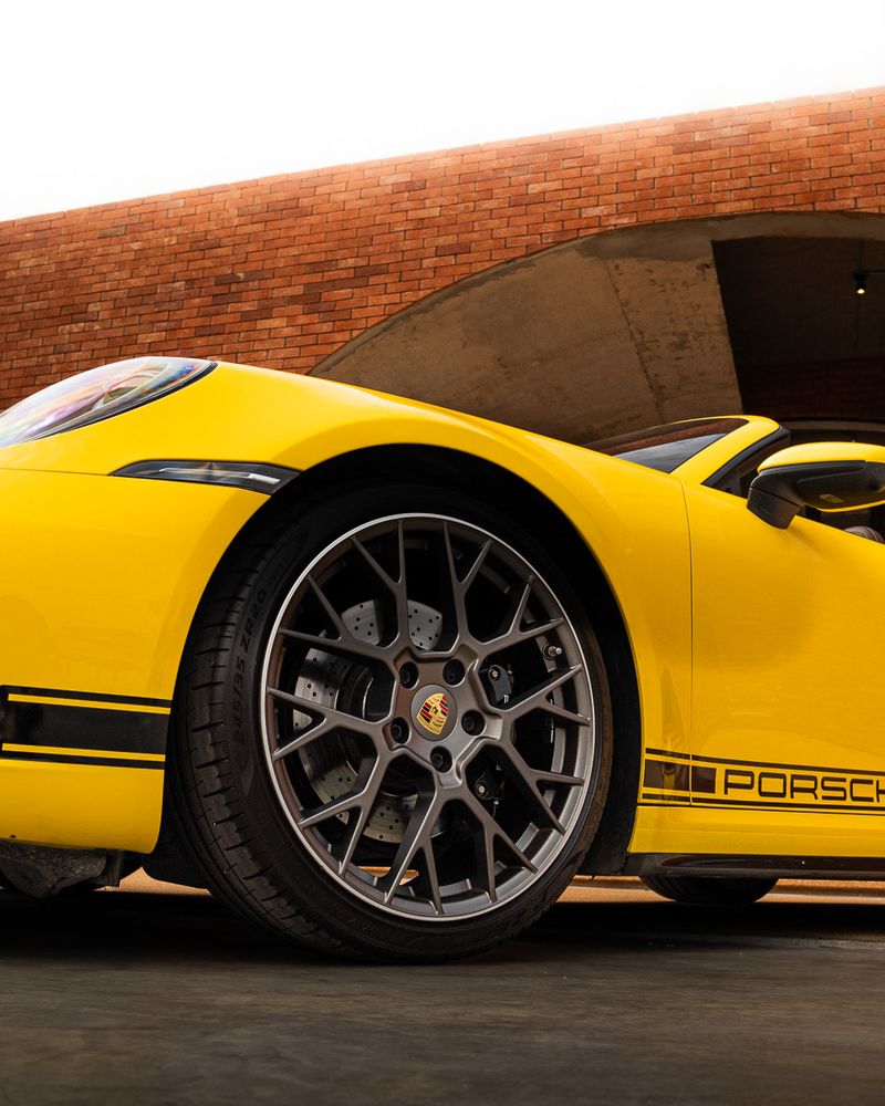 Porsche 911 Carrera S — 12