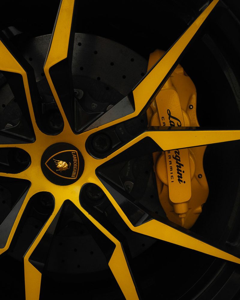 Lamborghini Aventador — 13