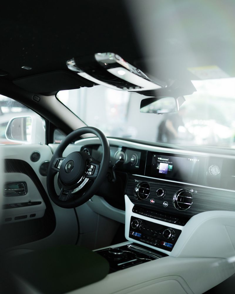Rolls Royce Spectre — 14